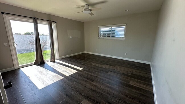 Building Photo - Wonderful 4 bedroom 2 bath home for rent in the heart of Mira Mesa!