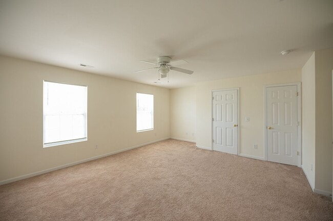 Building Photo - Spacious beautiful 4 bedroom 2.5 bath home  In Greensboro with an office/upstairs loft/ sunroom/ ...