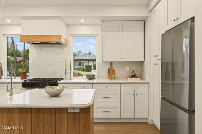 Building Photo - 734 Calle Margarita