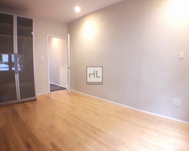 Building Photo - Completely Renovated 1BR in LIC with Extra...