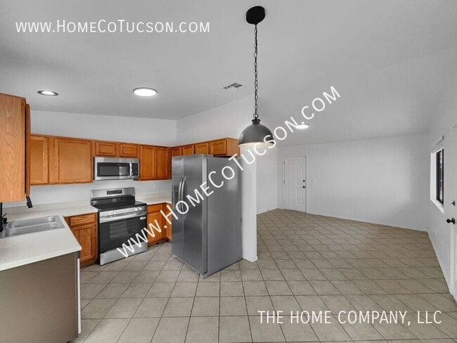 Building Photo - 2525 N Fair Oaks Ave