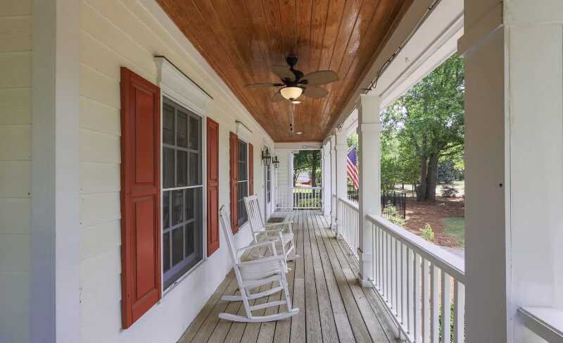 Building Photo - 301 Red Fox Run Dr