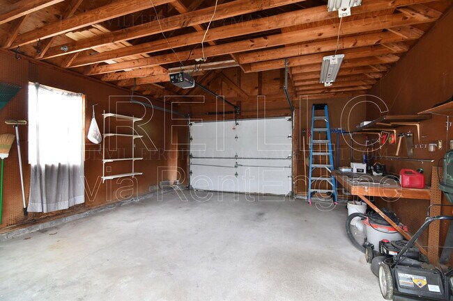 Building Photo - 1018 Sylvia St