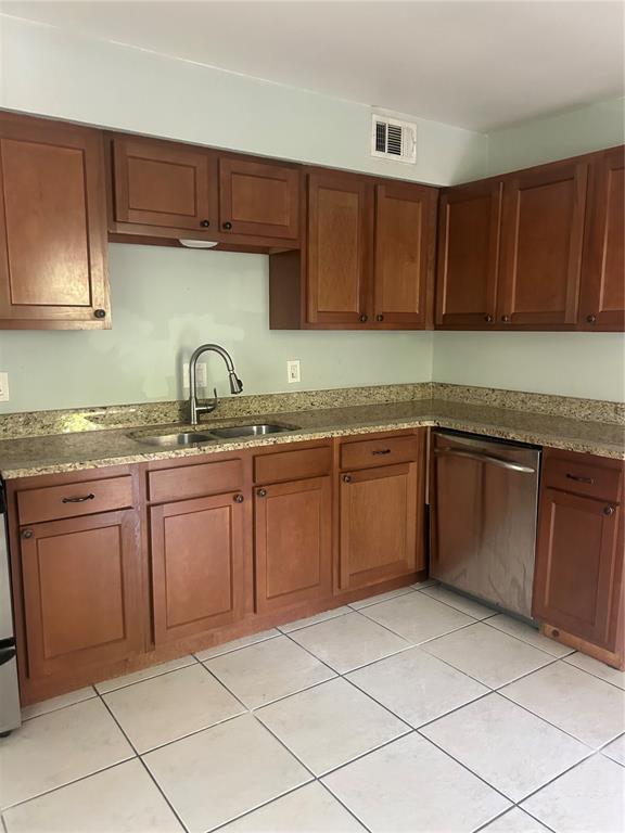 Building Photo - 206 N Cypress Way