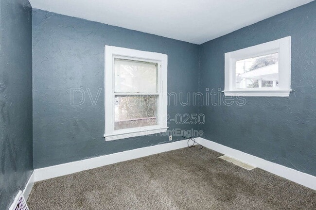 Building Photo - 2142 W 105th St