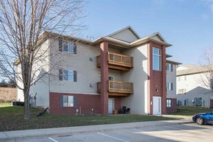 Building Photo - 2270 Holiday Rd # 511