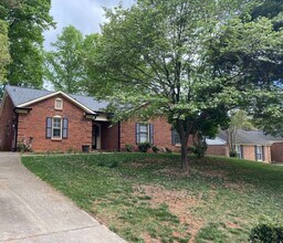 Building Photo - Well-Maintained 3 Bed Home with Private Yard in Sought-After Area