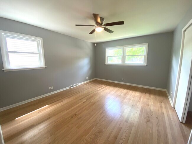 Building Photo - 426 Berteau Ave