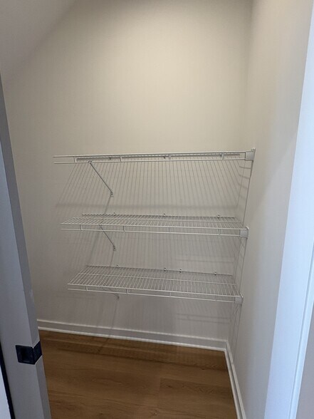 Building Photo - 628 Wallace Ct