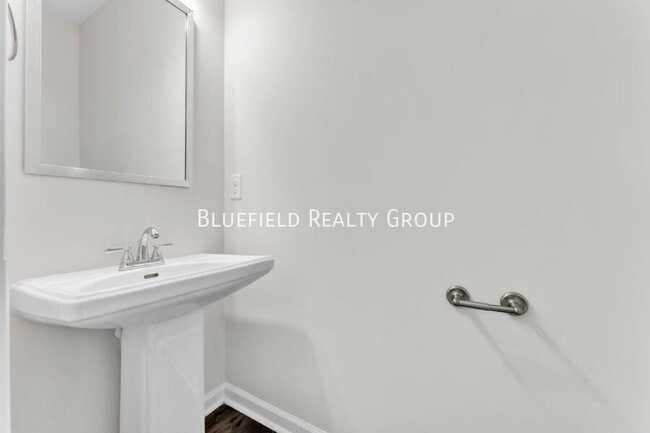 Building Photo - 909 Cherry Plum Dr
