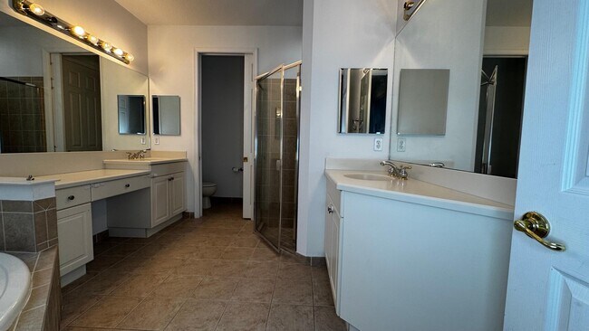 Building Photo - 2937 SW Chatham Ln