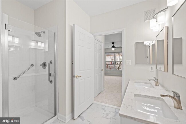 Building Photo - 5120 Donovan Dr