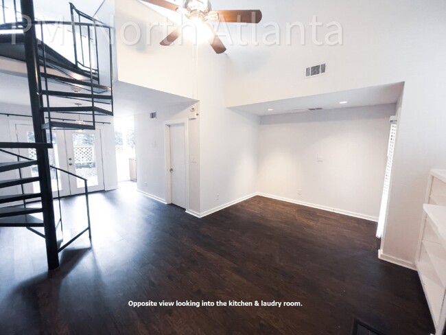 Building Photo - Pet Friendly End Unit!
