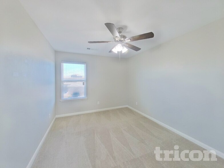 Building Photo - 1010 Stanwyck Ave