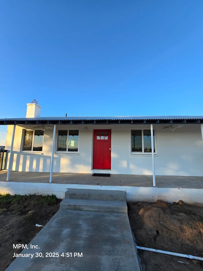 Building Photo - Newly remodeled 2 bedroom 1 bath on acreag...