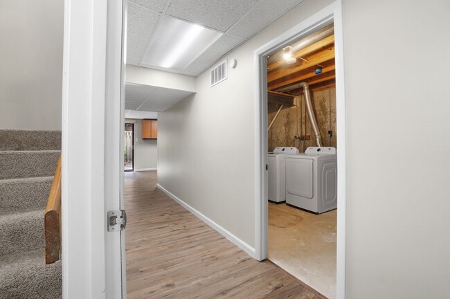 Building Photo - Charming 3-Bedroom Condo with Updated Feat...