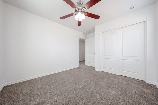 Building Photo - 41298 W Park Hill Dr