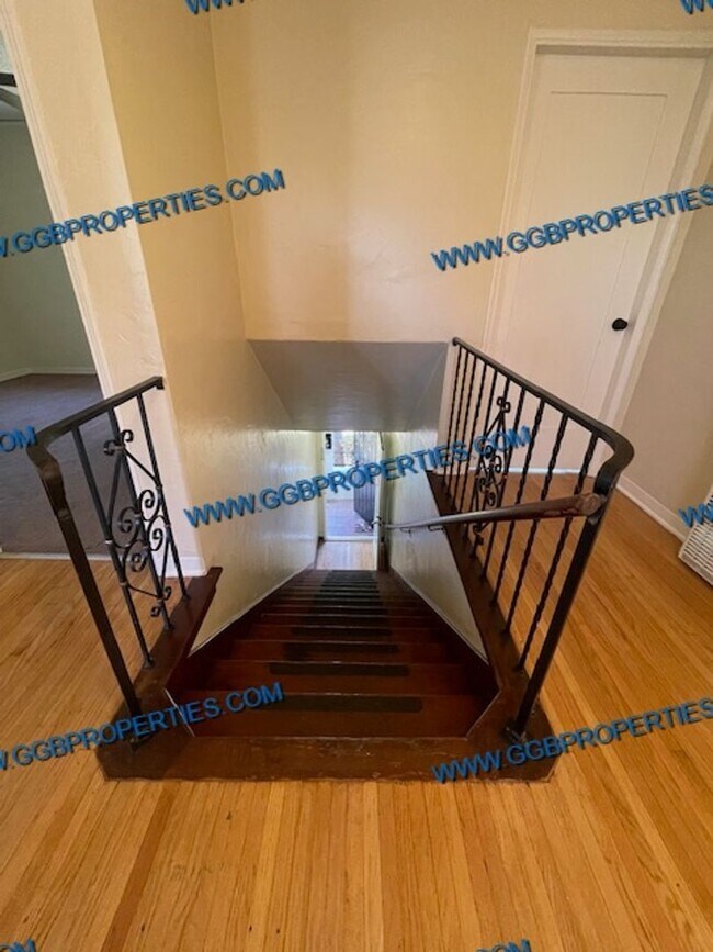 Building Photo - 2209-2211 Eucalyptus Ave