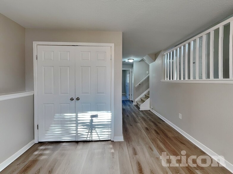 Building Photo - 9227 S Butterwood Ct