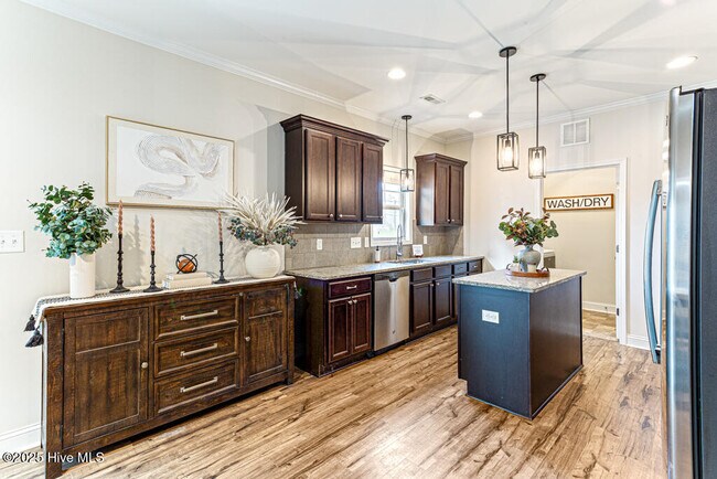 Building Photo - 130 Blue Chip Ct