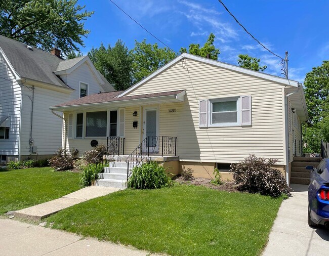 Primary Photo - 1128 Milton St