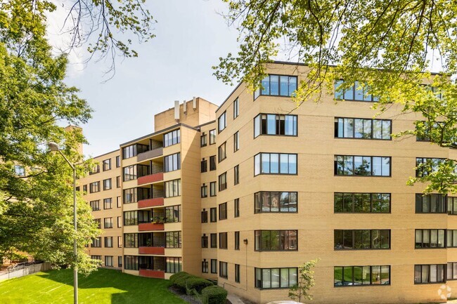 Building Photo - The Crestwood Apartments