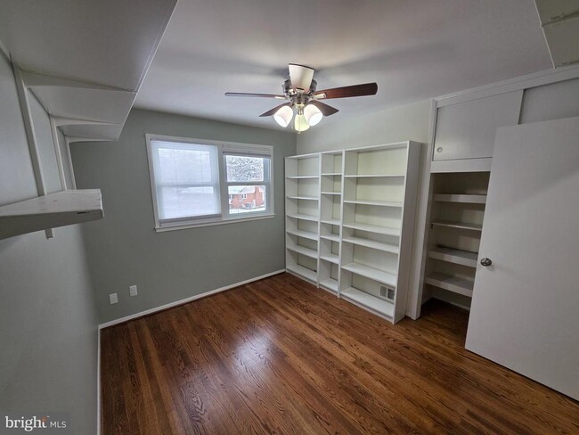 Building Photo - 8140 Drayton Ln