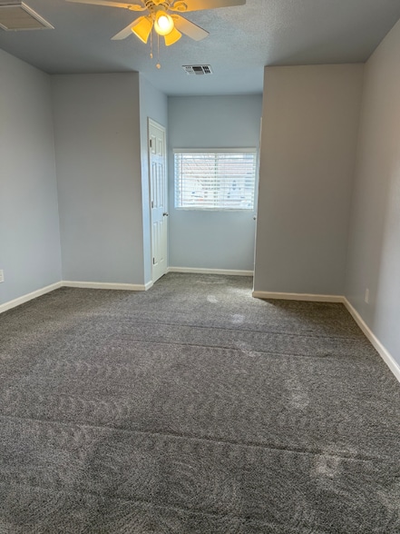 Building Photo - 2237 Davis Ave