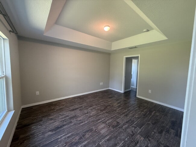 Building Photo - Beautiful and Spacious 3/2 with Separate Entrance 1/1 In-Law Suite, RV Parking