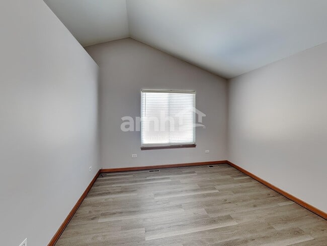 Building Photo - 3707 Flowermeadow St