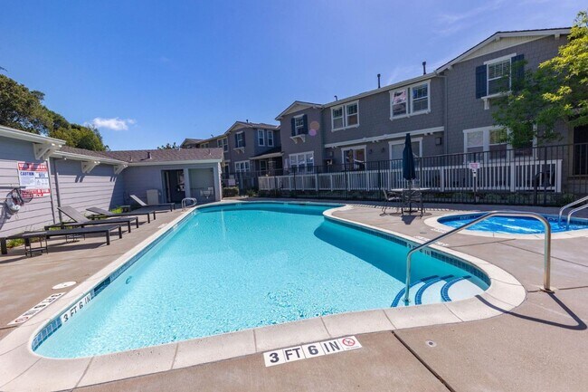 Building Photo - 200 Live Oak Way