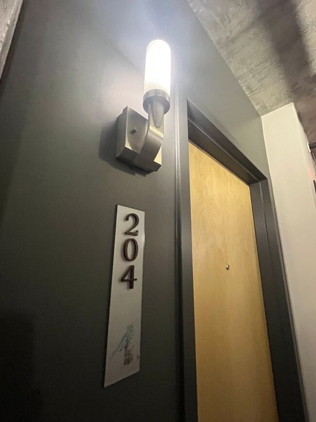 Building Photo - THE CIVIC IN GOOSE HOLLOW STUDIO BEDROOM CONDO!