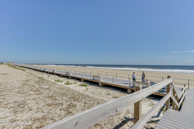 Building Photo - 1733 Melrose Ave