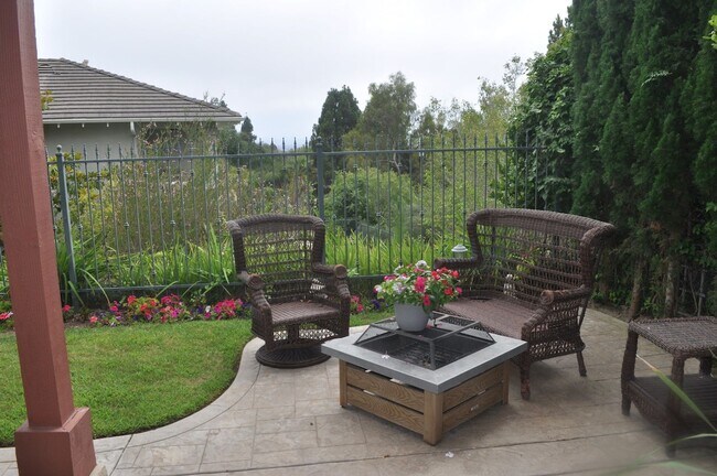 Building Photo - 4BR/3BA EXECUTIVE HOME IN EVER POPULAR RID...