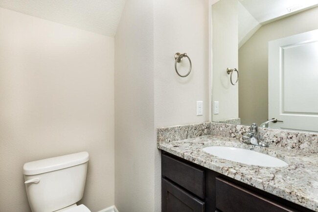 Building Photo - 716 SE Crossings Ln