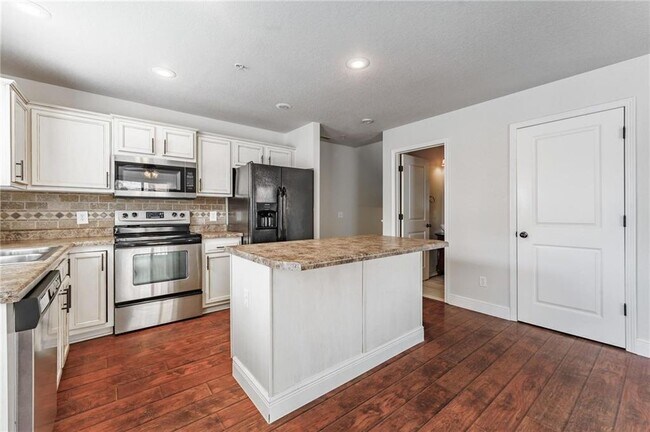 Building Photo - 2851 W Redstone Dr