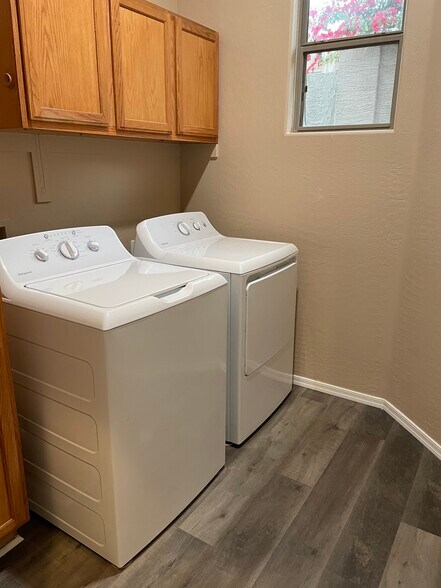 Building Photo - 2916 W Windsong Dr