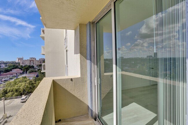 Building Photo - 3000 Coral Wy