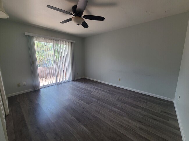Building Photo - 2831 N Estrella Ave