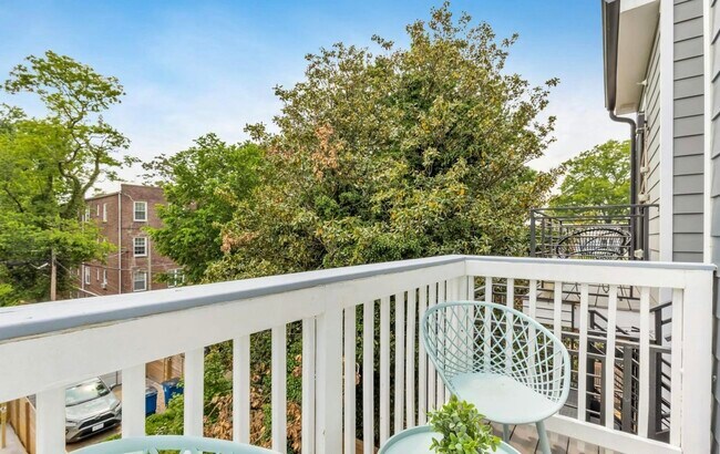 Building Photo - 210 Varnum St NW