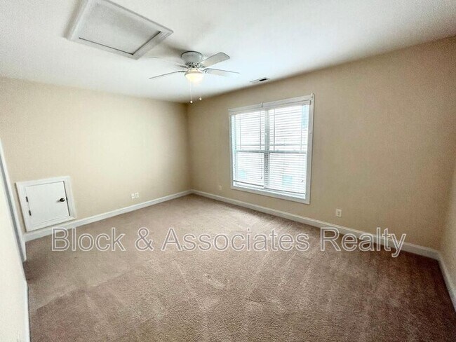 Building Photo - 706 Weavers Ridge Dr