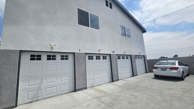 Building Photo - ROW (916)