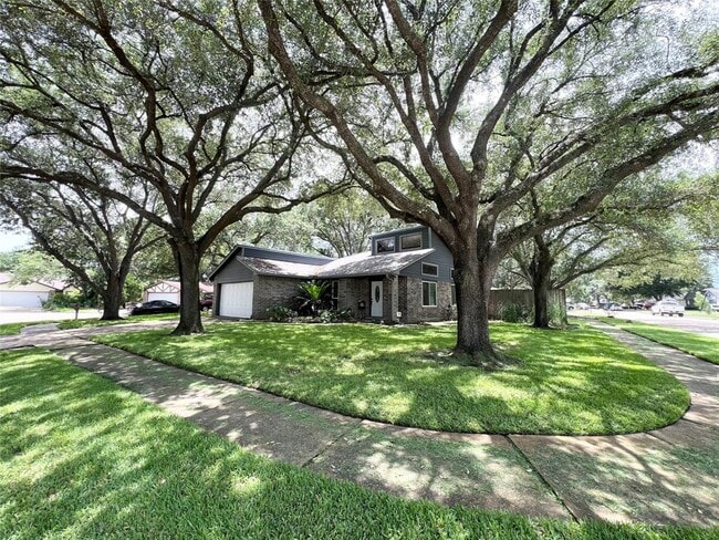 Primary Photo - 3215 Keywood Ln