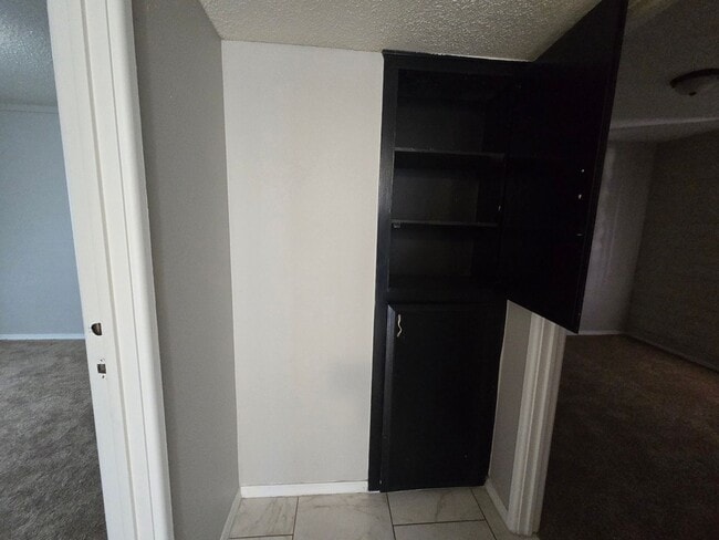 Building Photo - Lock in ($1850) off March 2026  if you move-in by Janaury 31st