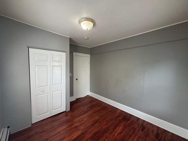 Building Photo - Updated Haverhill 2 Bedroom W/Yard | Available  9/1