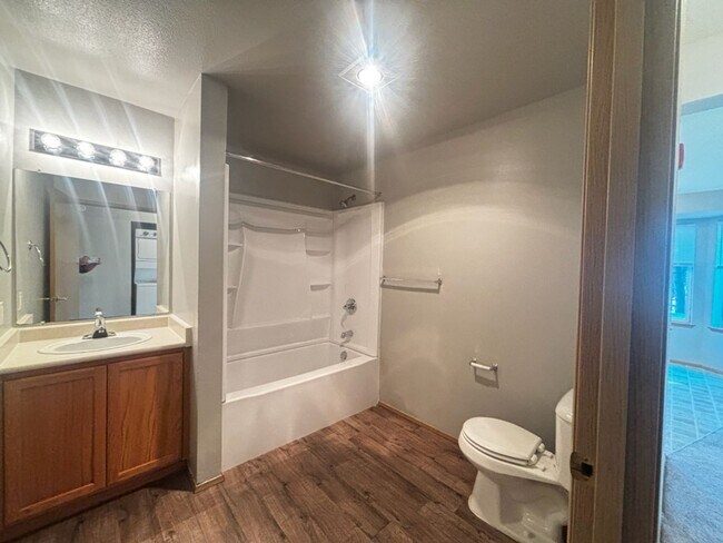 Building Photo - Come experience the comfort and affordable...