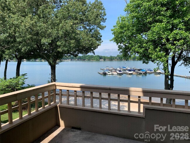 Building Photo - 672 Portside Dr