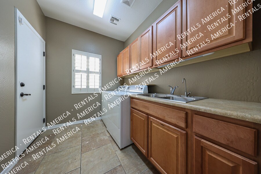 Building Photo - 26462 N 165th Dr