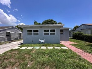 Building Photo - 840 W 1st St