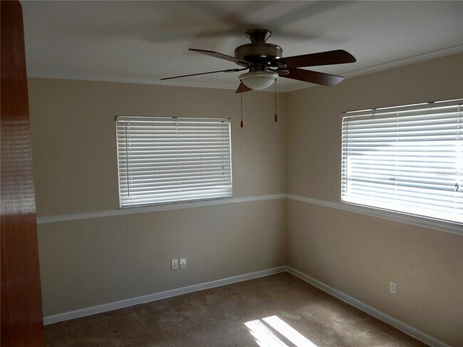 Building Photo - 337 1st St W